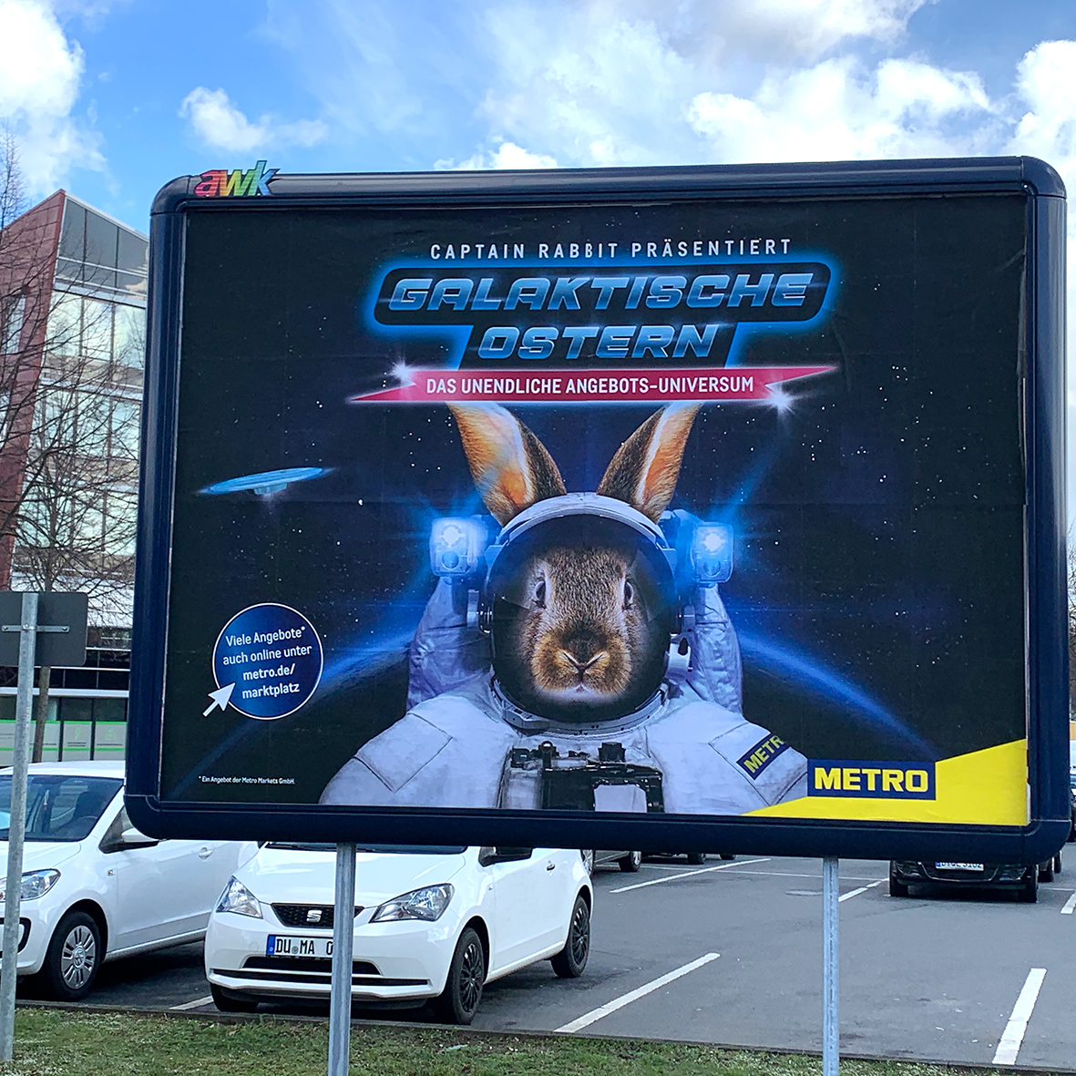 fettebeutecom's tweet photo. Unsere neue METRO Osterkampagne ist on Air und wir läuten damit die „Galaktischen Osterwochen“ ein. Captain Rabbit präsentiert deutschlandweit für alle Märkte das Angebots-Universum und die tollen Osterangebote der METRO. 🐰🚀
@METRO_DE
#brandactivation #salespush #wintogether https://t.co/rAFYE6FzNS