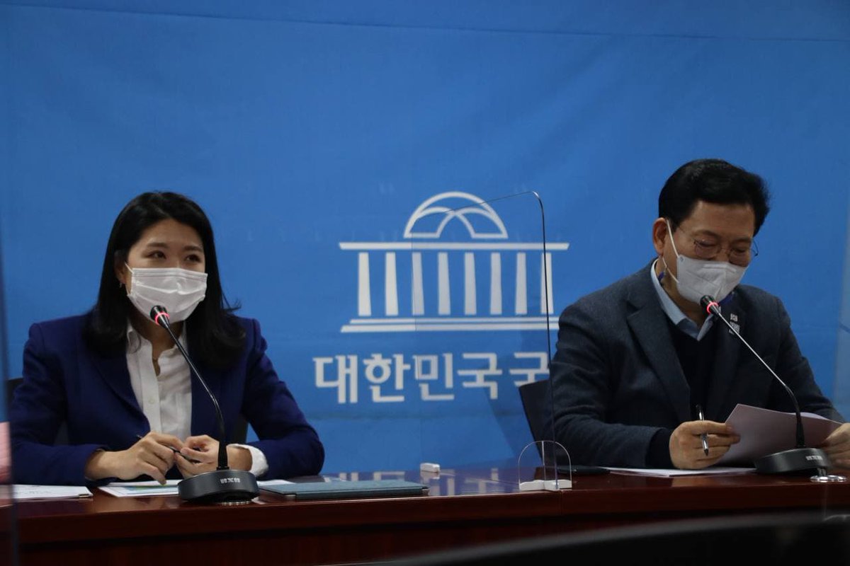 [러시아 백신에 대한 전문가 검증도 기대하겠습니다!]

송영길 한-러 의회외교포럼 회장님과 
러시아 코로나19 백신 <스프트니크V>의 '수출용' 국내 위탁생산이 강원도에서 시작되는 즈음하여 러시아 직접투자펀드와 화상회의를 하였습니다

**자세한 내용
facebook.com/11511721688091…