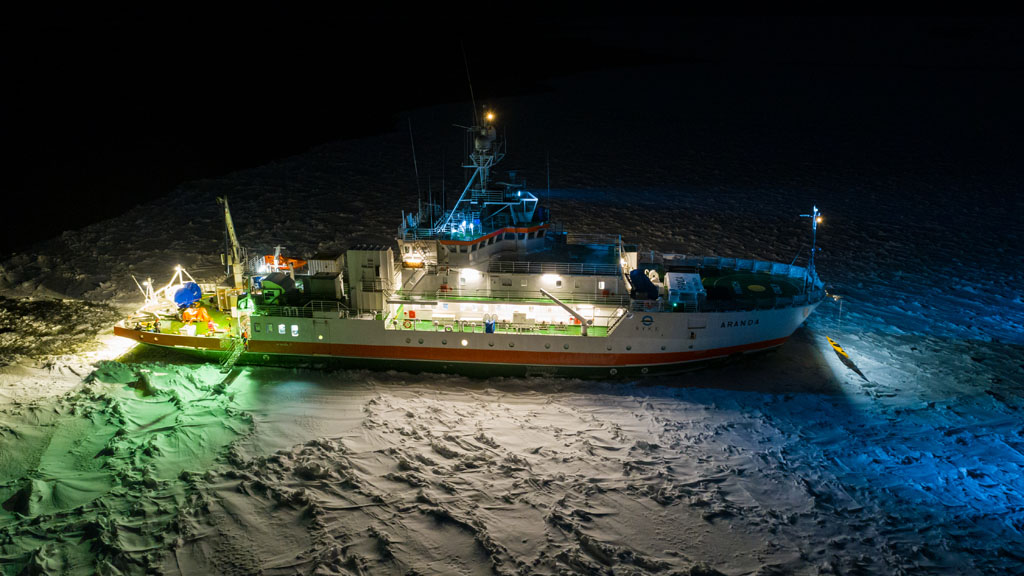 SYKEint's tweet image. Record high temperatures in some areas in the #BalticSea, increasing phosphorus concentrations in the Archipelago Sea and the Bothnian Sea. 

More on the studies and results from the monitoring cruise of the research vessel #Aranda: 

syke.fi/en-US/Current/…