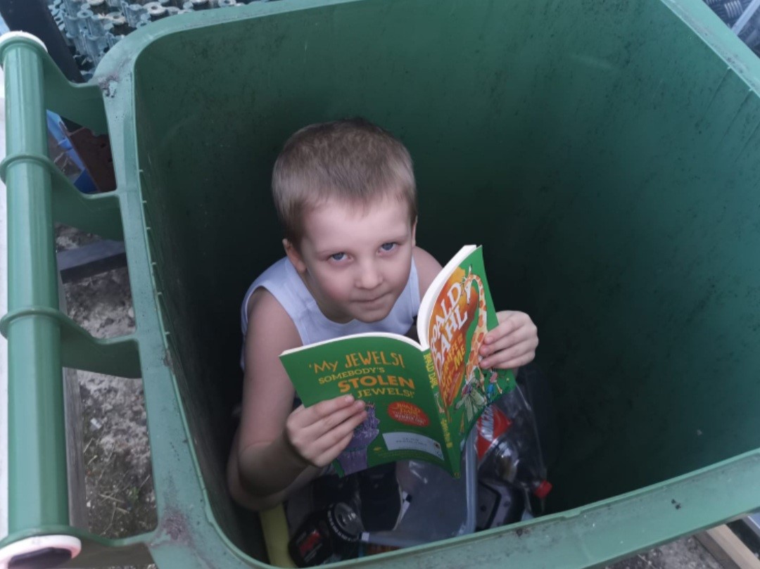 HabsSladeGreen's tweet photo. Where could you be an #ExtremeReader? On the roof? In the bin? On the bonnet? It's always time to #DropEverythingAndRead #WorldBookDay (Always make sure you have adult supervision and be safe!) https://t.co/RDCaqeo0MX