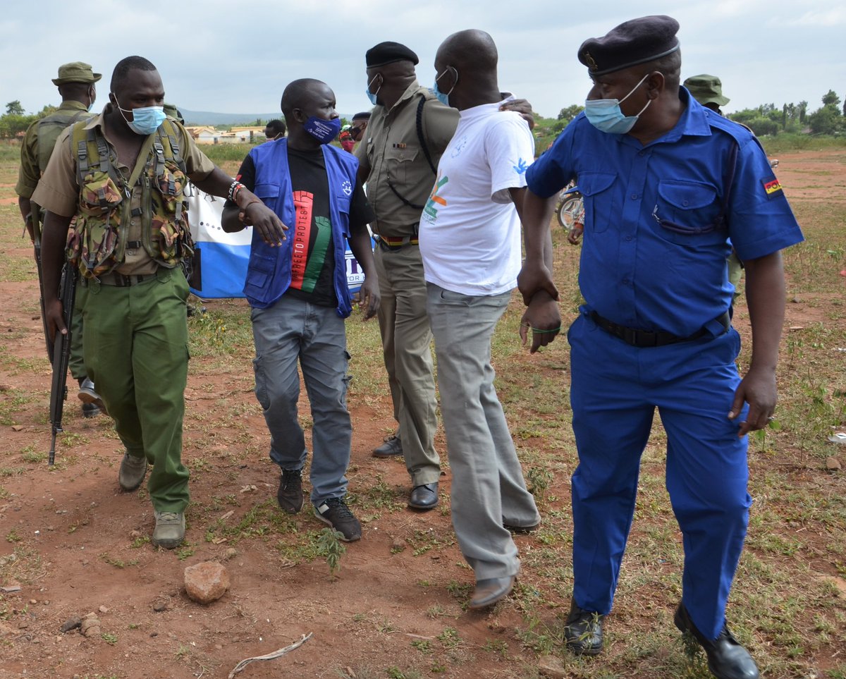 MUHURIkenya's tweet photo. BREAKING
Taveta police arrest MUHURI's Kelly Aduo, Francis Auma, and three elderly women just minutes before they held a peaceful protest over the lack of medical services at public hospitals in Taita Taveta. https://t.co/Fxq162tfOP