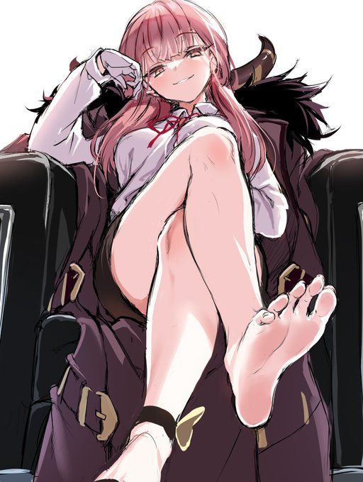 この後足裏をくすぐられて悶絶する社長 