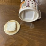 コレは・・・。ずっと食器棚にあったマグカップの底が剥がれたら変な機械出てきた。