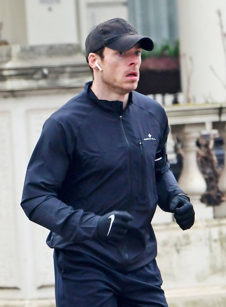 rmaddenmedia's tweet photo. 📸 Richard Madden was seen out and about in London, March 01. https://t.co/kjF6hsQYet