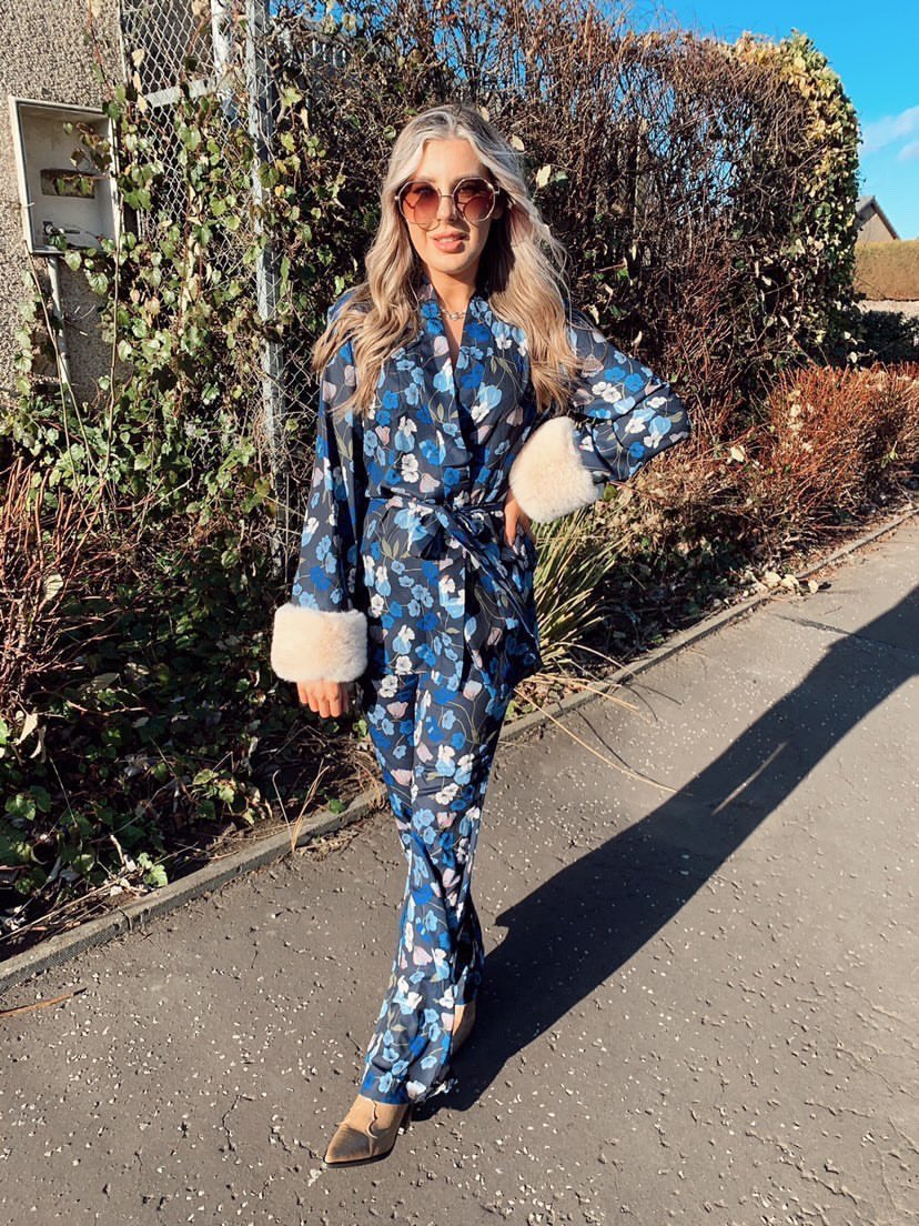Outfit that thrill, boots that kill.

Kaye wearing Sakura kimono and High Standards trousers 😍 
Find her back on IG @ kayedinsleyx

Shop this look and more at goldielondon.com 
#fashion #fashionstyle #contentcreator #supportsmallbusiness