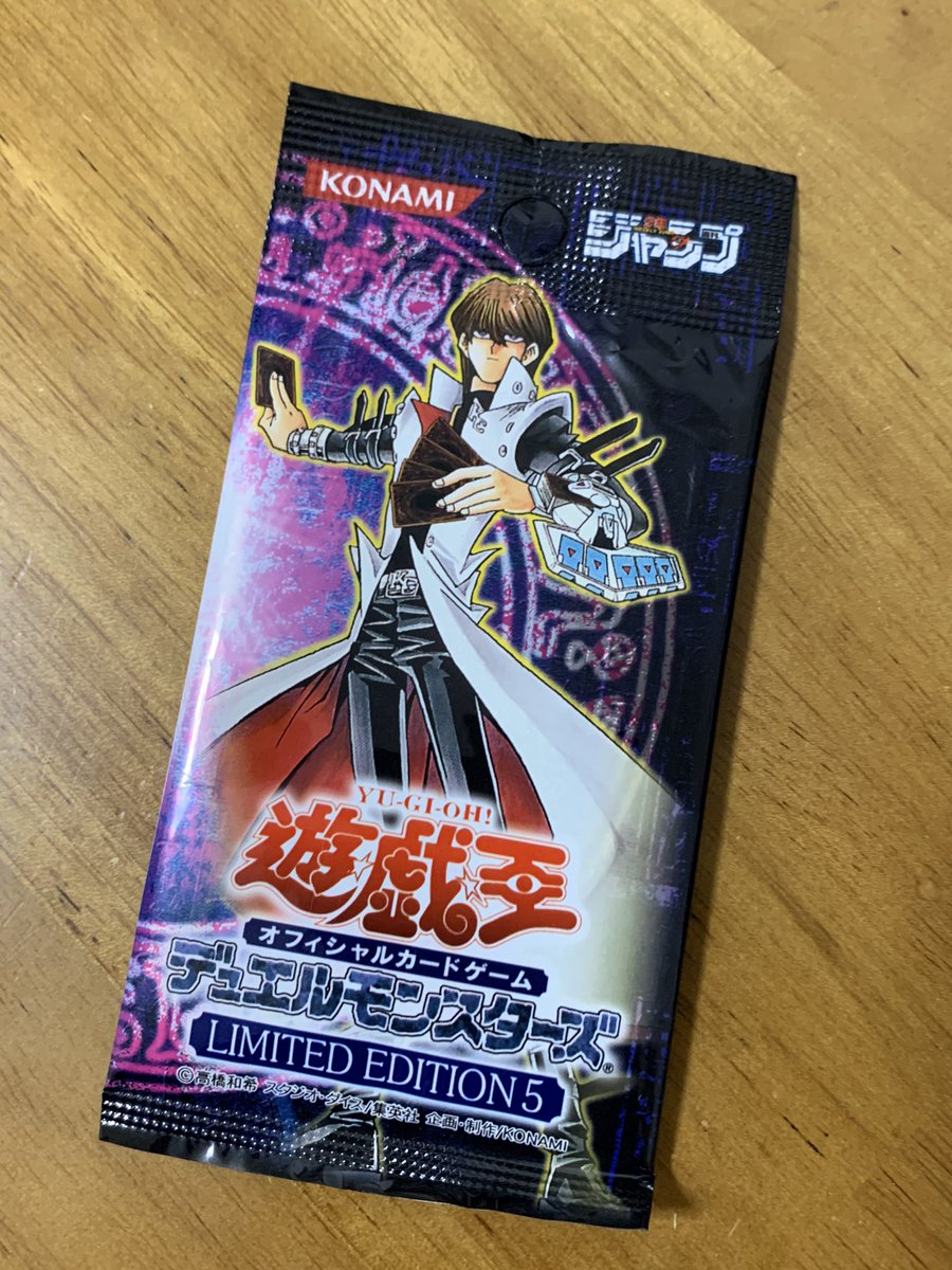 篤人papa カシラモジd 昔集めてたワンピースのカードダスサンジを探してたら 何枚か遊戯王カードが出てきた 笑 ジャンプの付録のやつとかw それとなぜかコスモクイーン 笑 んだ今気づいたけどブラマジガール マジシャンギャルやったんだ