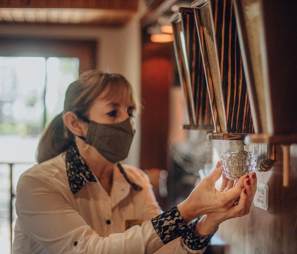 MateRogaBV's tweet photo. ¿Qué es el Mate Bar? 🧉
Es un espacio pensado en los amantes de la Yerba Mate 🌿😍
Cada visitante tiene la oportunidad de tomar un mate o terere gratuitamente 💯
#MateBar
#YerbaMate
#YerbaMateSelecta
#AventuraSelecta https://t.co/LFn6WXcvD6