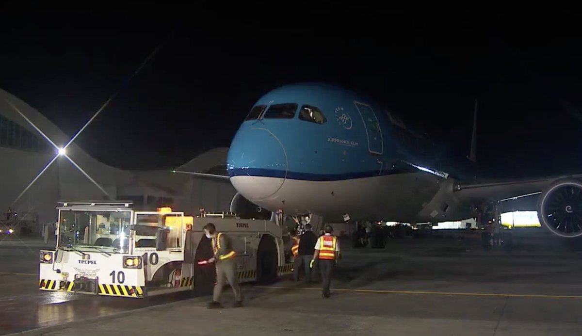rapplerdotcom's tweet image. President Duterte is late for the ceremony formally welcoming the AstraZeneca doses from the World Health Organization/COVAX Facility.

He was expected to be at Villamor Airbase at 7:30 pm. Two hours later, he is not yet there. | via @piaranada 

RTVM screenshot