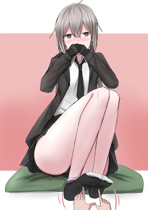 お題の「ドルフロのM200ちゃんの足裏くすぐり」です。 