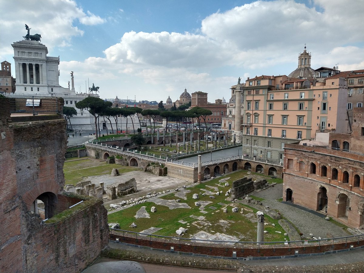 AlegriaBegoa's tweet photo. Espectaculares vistas desde el Mercado de Trajano #roma #chebella https://t.co/QFKiDJqiA8