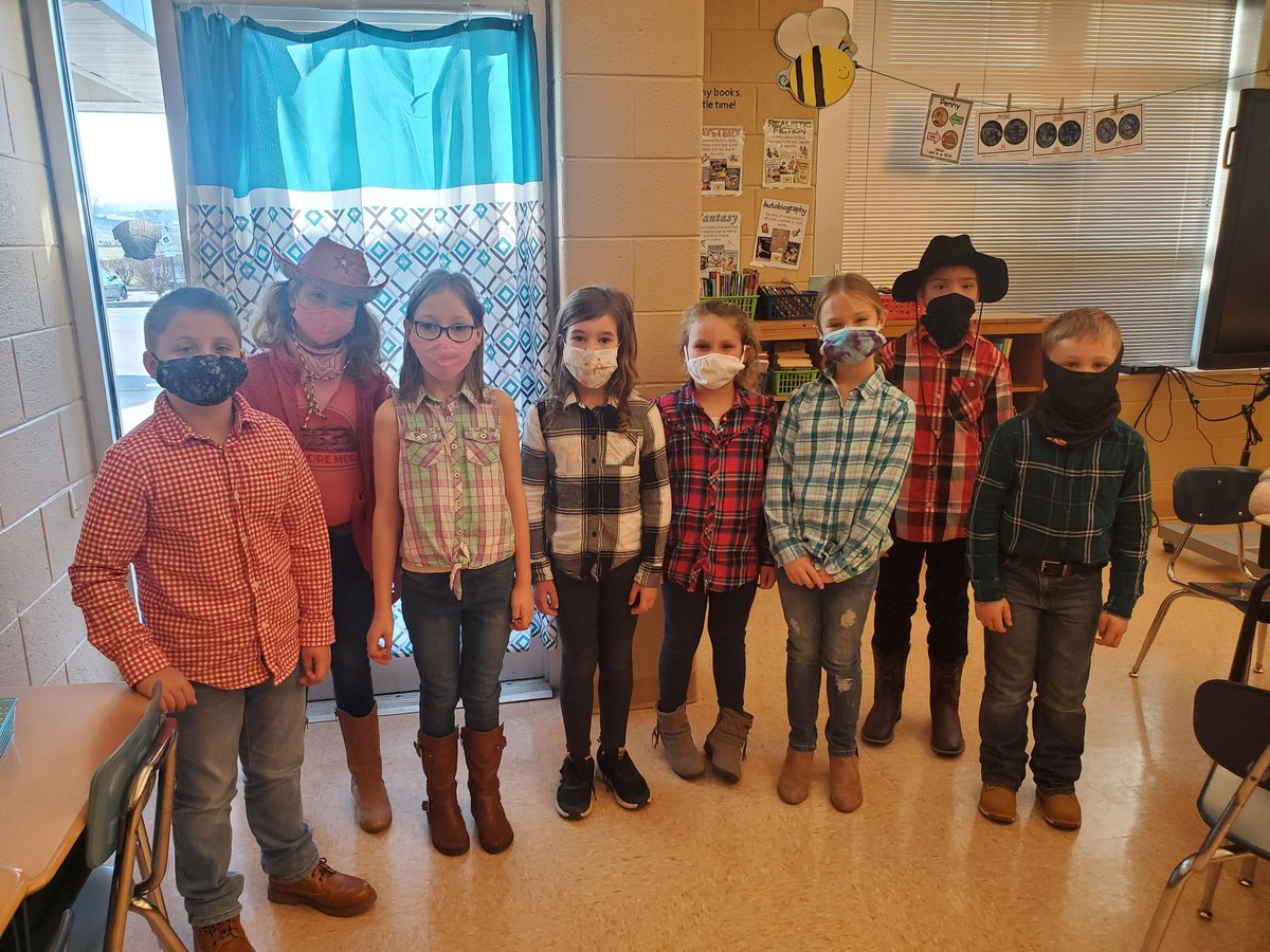 cwilliams615's tweet photo. Western Day for RAA!!!!! @GrandviewES https://t.co/etFBHnekgE