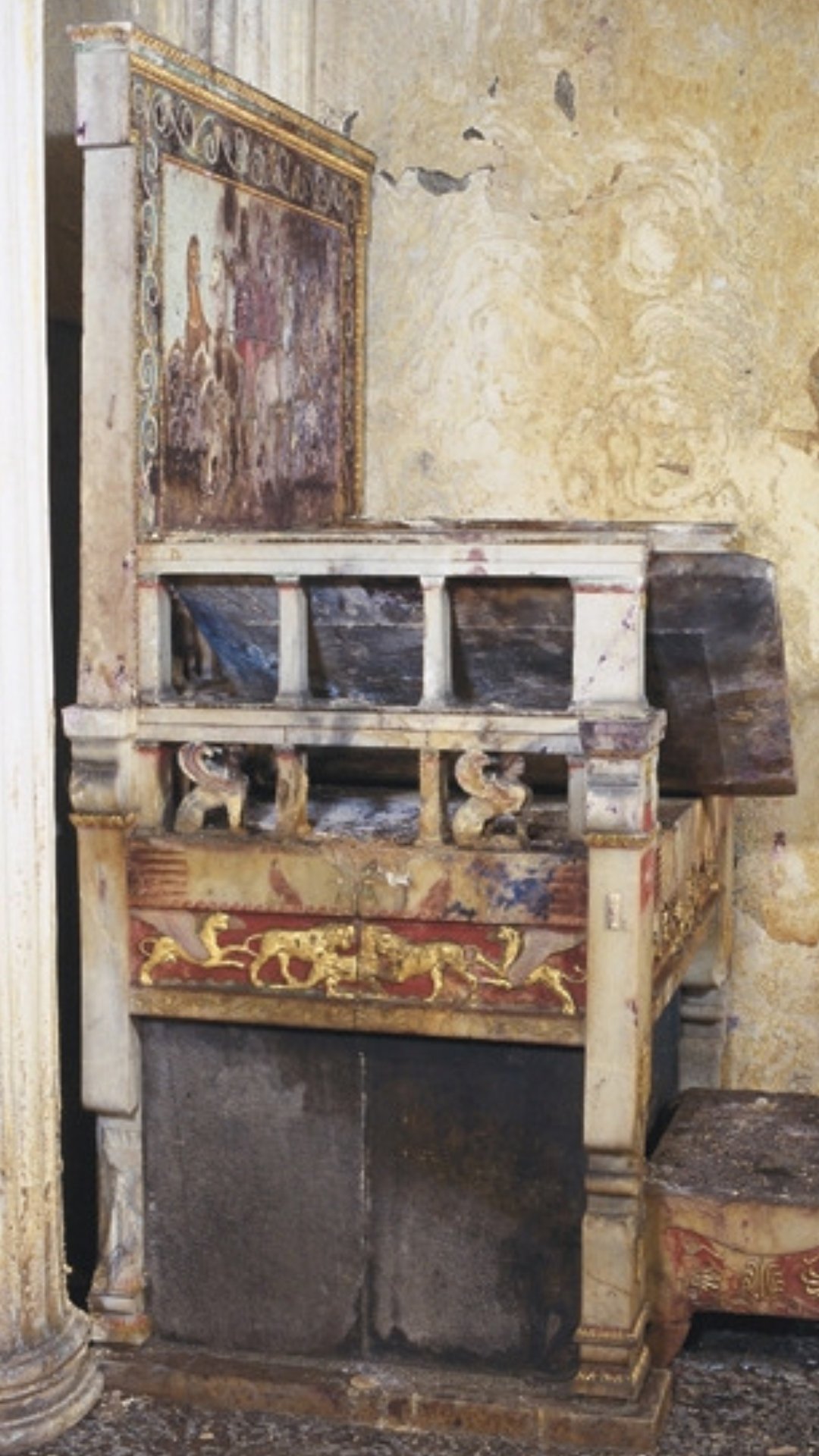 SpartiatisΣπαρτιατης on X: "Tomb of queen Eurydike, paternal grandmother of  Alexander the Great, mother to king Philip, of the #Greek state of Macedon.  340 BC. The painted fresco on her marble throne