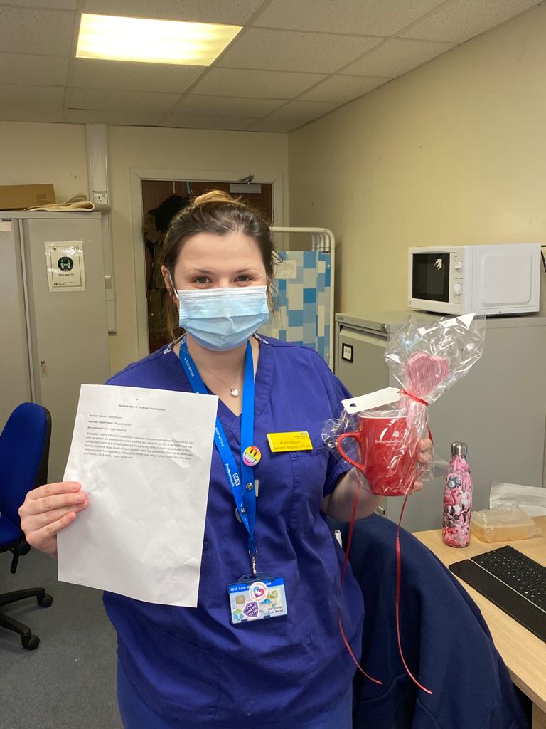 Well done to <a href="/KatieLBacon4/">Katie Bacon</a> who was awarded with her random act of kindness for all her work during covid on ITU #ahp #ituphysio #barnshospital.