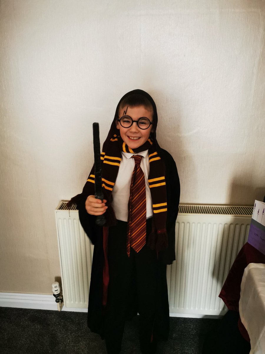 Carly Hobbs tweet media