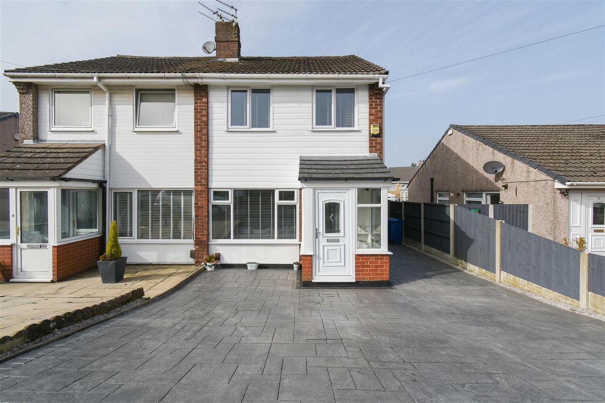 law_agents's tweet photo. SNEAK PEEK OF ST MICHAELS CLOSE, BLACKBURN COMING THIS AFTERNOON 👀
THIS HOUSE IS WHAT DREAMS ARE MADE OF! 😍
This wonderful three bedroom semi-detached property will not be on the market long! 
Give our Sales Team a call on 01254 920 200 to book your viewing! https://t.co/5a5bnfxQpH