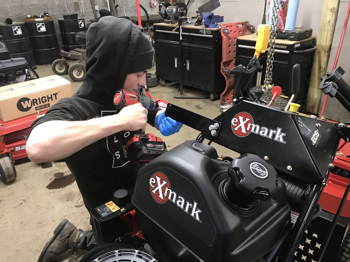 commcuttingeq's tweet image. Check out the custom modification our mechanic Justin made to the Turf Tracer 36" to be able to comfortably fit the EZ-Chute. Typically this size deck doesn't accomodate the chute handle, but we made it work for this customer's needs. #customlawnmower #ezchute #turftracer #exmark