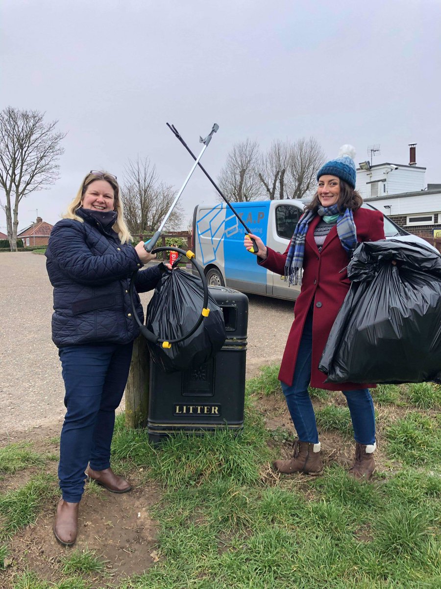 Jane and @EllieHiam did a litter pick in West Lynn yesterday as part of the @LadiesCircleInt drive to #CleanUpTheWorld in #CharityMarch. Shout out to the local council who were super helpful in providing tools to help us! 
#LadiesCircleGBI #GetInvolved
