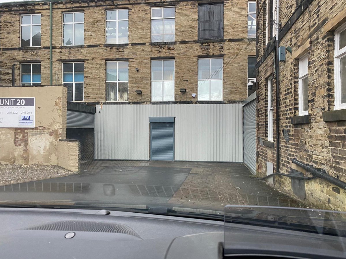 dislimited's tweet image. We&apos;re having a little facelift on the front of our office, to match our recent makeover on the inside. Phase 1 of cladding is complete 👍

#datainstallation #businesssolutions #networkinfrastructure #cabling