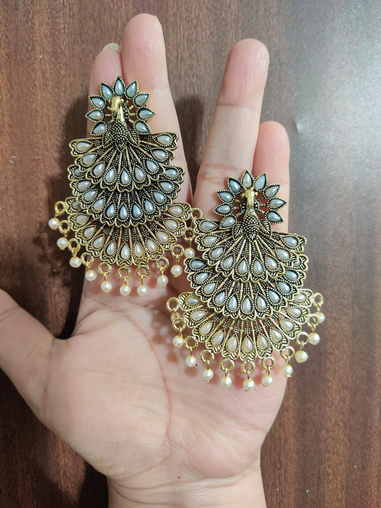 Price: Rs 160

ANTIQUE GOLDEN PEACOCK 3-LAYER PARTY WEAR PEARL EARRINGS.
Link to book: https://t.co/U4SPrMoT44 https://t.co/Km4ukG0zJA