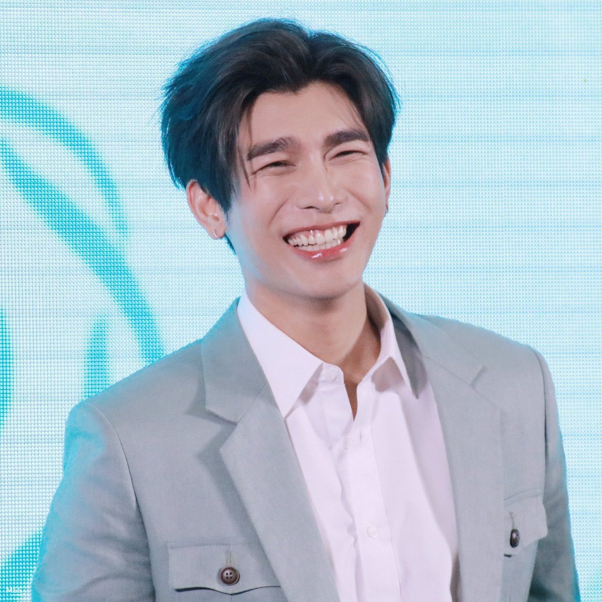 hjk15bills's tweet photo. IM SAD, HURT, AND FUMING. IM SO TIRED. SO SO TIRED. I WANT TO REST ALREADY. 

But I need to be here for my bub. He's going through alot and he needs our love and support 😭

The sun never dims. It is just covered in clouds. OUR SUN WILL SHINE AGAIN ☀ @MSuppasit

#StandbyMSS https://t.co/XH3j8nZwEY