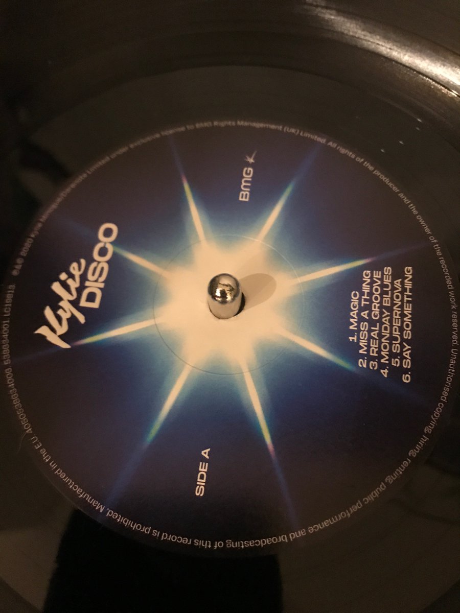 squeals's tweet image. So disappointing @kylieminogue @BMGuk @BMG. First vinyl album
bought in yrs &amp;amp; it’s a mess. See how its not snug? There’s a huge gap so the  record shifts whilst playing, causing music to skip. Get back to me please.