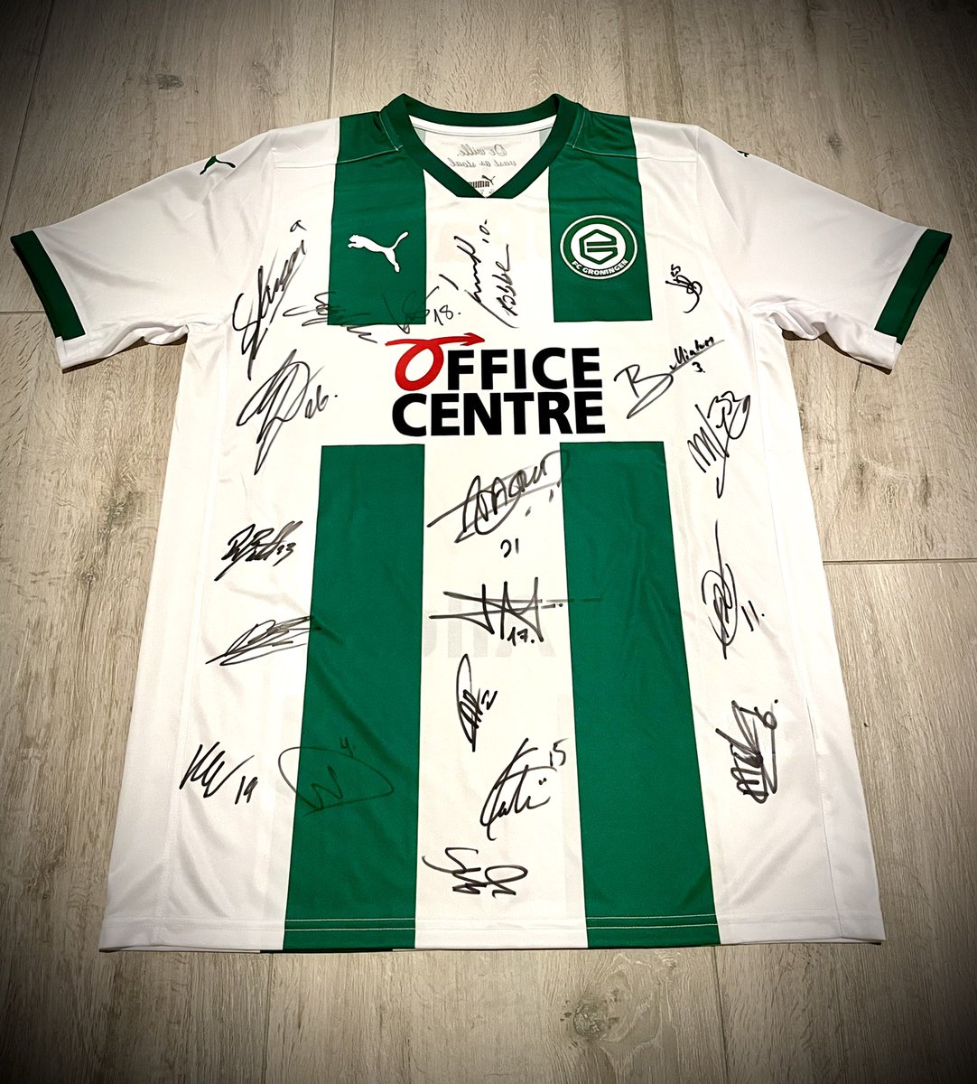 EmielKetelaar's tweet photo. Bied mee op dit unieke @fcgroningen  shirt met handtekening van @ArjenRobben. De hele opbrengst gaat naar @KiKa8118 🧡. 
Please RT!

https://t.co/Jp0WZ8pGdf

@FCGroningen_SN @FCGroningen_EN @FCGroningen_JP @SVFCG @fcgroningen1415 https://t.co/8kc865ONzT