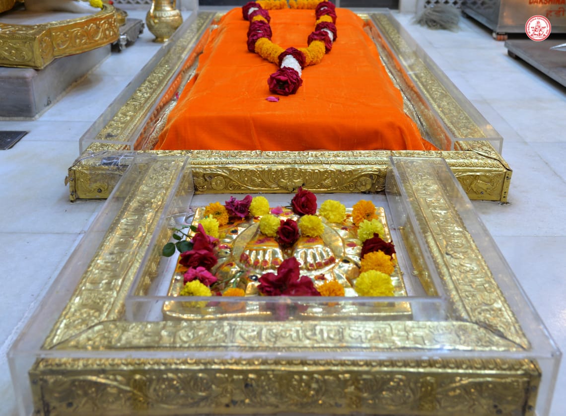 SSSTShirdi's tweet photo. *!! 🕉️ साई राम !!*      
*श्री साईबाबा संस्थान विश्वस्त व्यवस्था,शिर्डी*
 *आरती :- माध्यान्ह आरती*
 *गुरूवार दिनांक ०४ मार्च २०२१*                              
 !! 🕉️ Sai Ram !!
*Shri Saibaba Sansthan Trust, Shirdi*
*Aarti* :- *Madhyan Aarti*
*Thursday 04 March 2021* https://t.co/VdyVNrQUyT