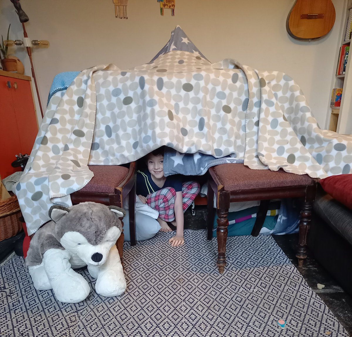 echoholistics's tweet image. Building reading dens for @WorldBookDayUK 📚 @SchoolWelton