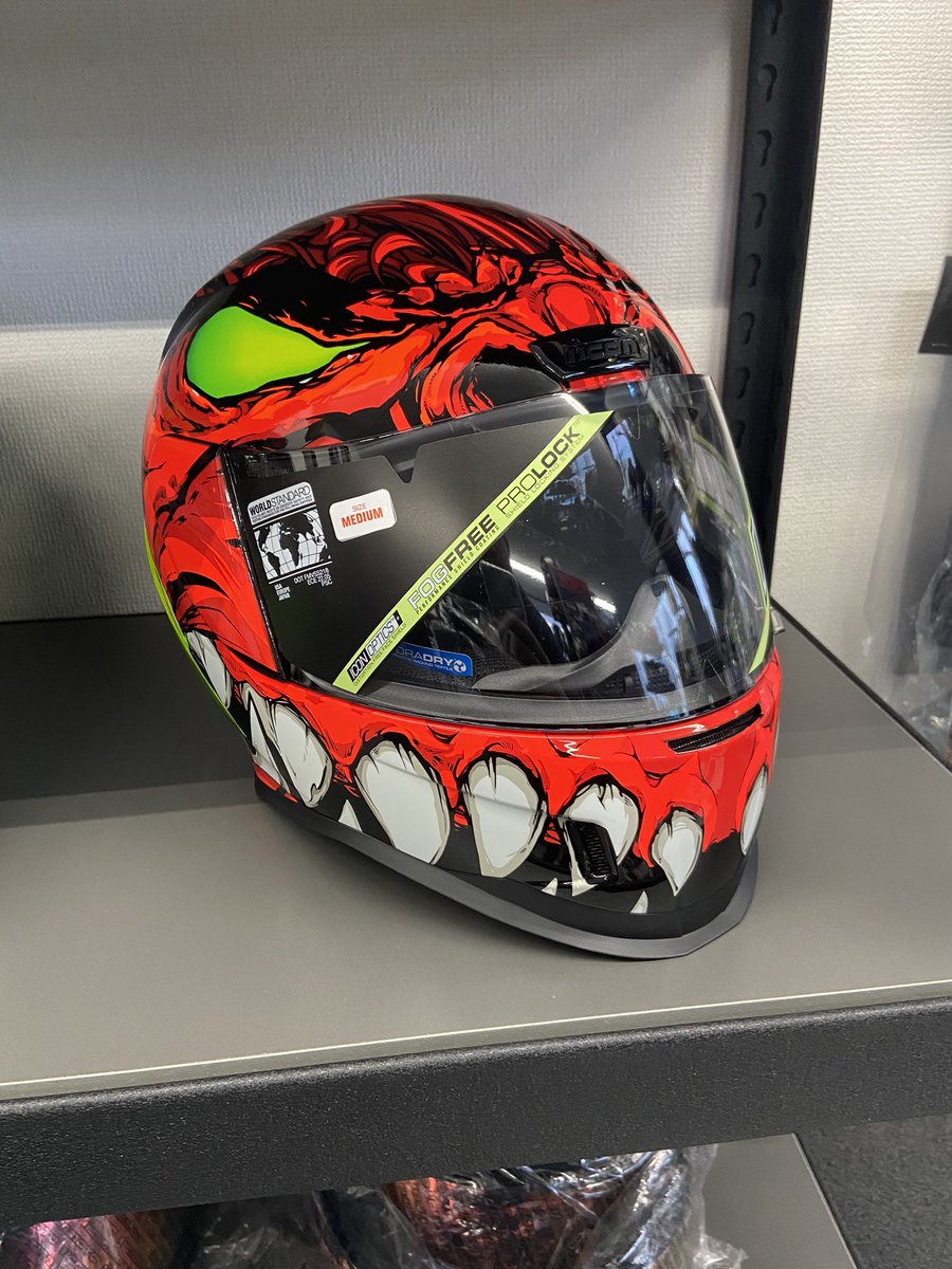 sosz1000iconman's tweet image. 刀MANIK'Rが受けたのか！
赤だけ本国で売り切れとのこと
afgmotoでSとMの在庫終わったら7月…欲しい人は急いだ方がよろしい！
#iconmoto