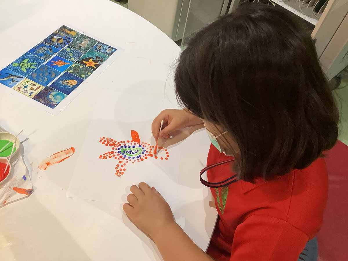 ArborYear2's tweet photo. We have been using aboriginal art techniques throughout this week #2E #arborprojects @ArborDubai https://t.co/qvJqEJfAKP