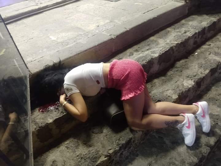 Cuernavaca
Está Mujer se llamaba Natalia B Fue asesinada hoy en la Av Río Mayo Col Vista Hermosa, pudo haber Sido Tu Hija, Tu Hermana, Tu Esposa tu Amiga hasta cuándo tendremos autoridades que trabajen por la Gente