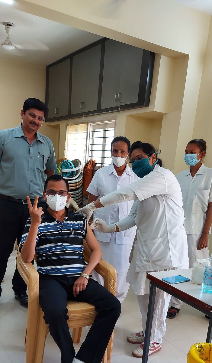 આજ રોજ ફ્રન્ટલાઈન કોરોના વોરીયરર્સ તરીકે વેકસિનનો બીજો ડોઝ લેવામા આવ્યો. અન્ય ફ્રન્ટલાઈન કોરોના વોરિયરર્સને બીજો કોરોના વેકસિનનો ડોઝ લેવા અપીલ કરવમાં આવે છે.<a href="/pkumarias/">Pankaj Kumar</a> <a href="/CollectorGodhra/">Collector Panchmahal</a> <a href="/HalolSdm/">SdmHalol</a>