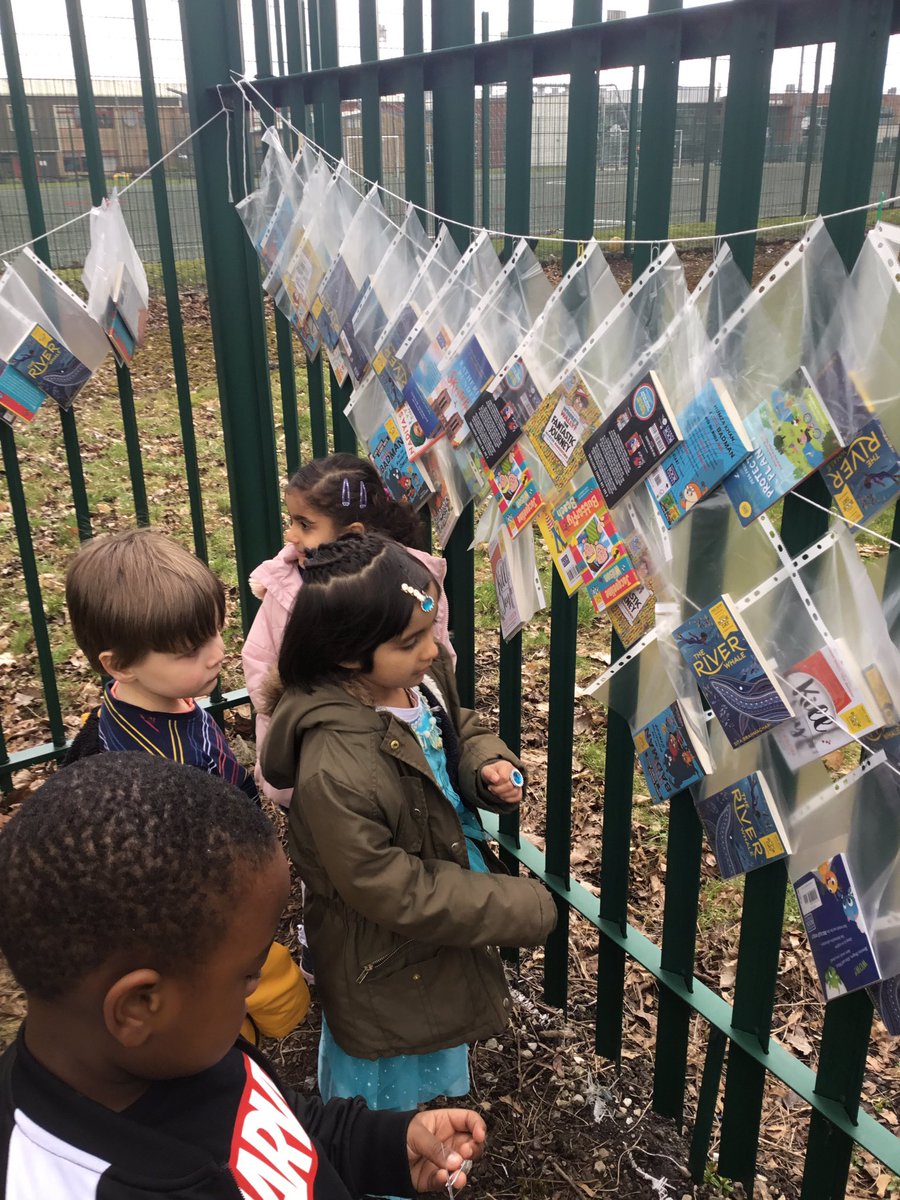 BartonMossCPS's tweet image. Reception enjoyed choosing their books for World Book Day and cannot wait to share them at home with their families. @mrsunsworth35 #WorldBookDay #eyfsreading