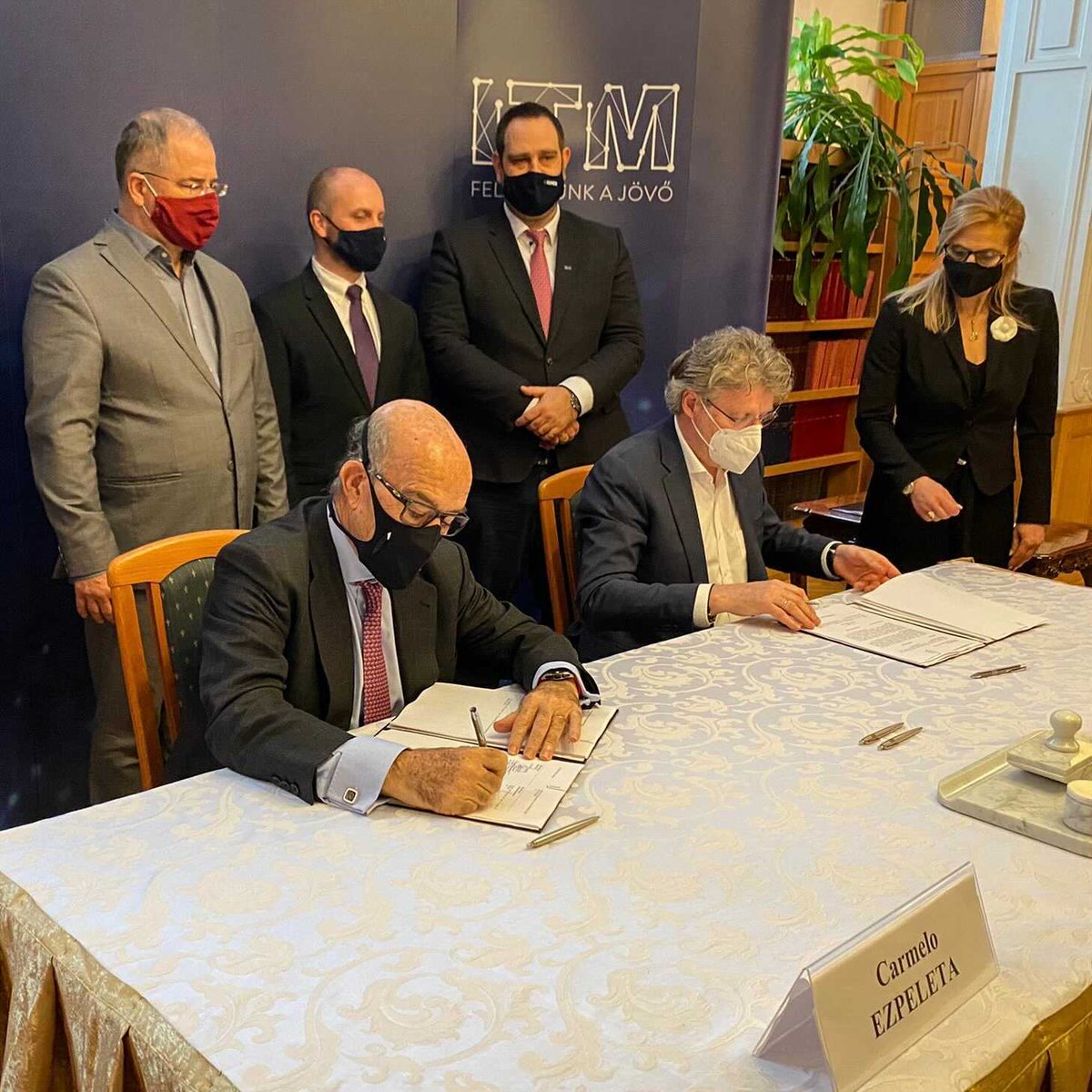 MotoGP's tweet photo. A huge step towards a #MotoGP return to Hungary in 2023! 🇭🇺

Dorna Sports CEO Carmelo Ezpeleta has met József Pacza, the CEO of Kelet Magzarorszàg Versenypálya Kft, in Budapest to sign an agreement to host a Grand Prix in a new circuit close to Debrecen! https://t.co/2koWNYOuaG