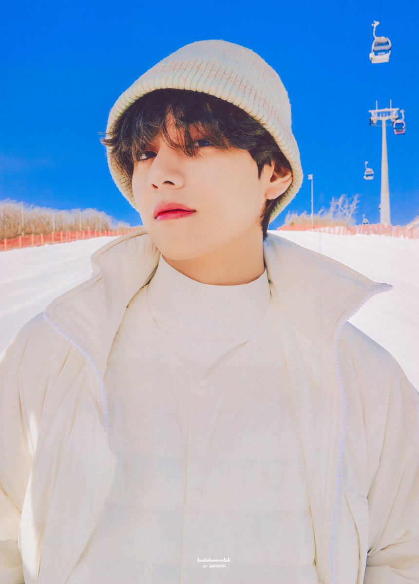 kookvloversclub's tweet photo. 💙❄️
📎https://t.co/8UNCmodtEJ
📎https://t.co/R8HHeG1Xk0

cr. @9510137S 
#태형 #뷔 #TAEHYUNG #V @BTS_twt https://t.co/kWfoPzF4IV