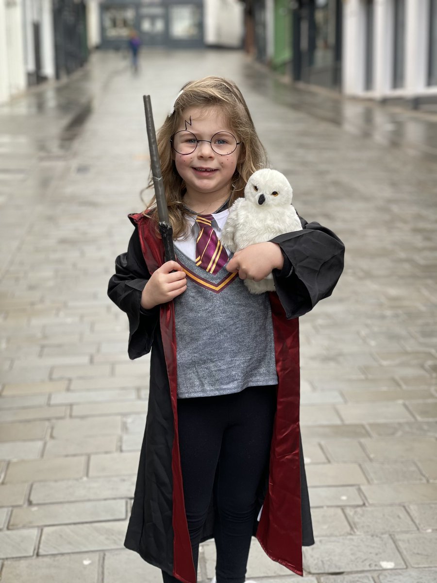 bennomartin83's tweet photo. Last day of home schooling for me today tied in with #WorldBookDay I’ll miss having my not so helpful helper at work with me @MAPSReception #HarryPotter https://t.co/YNfRzilEAV