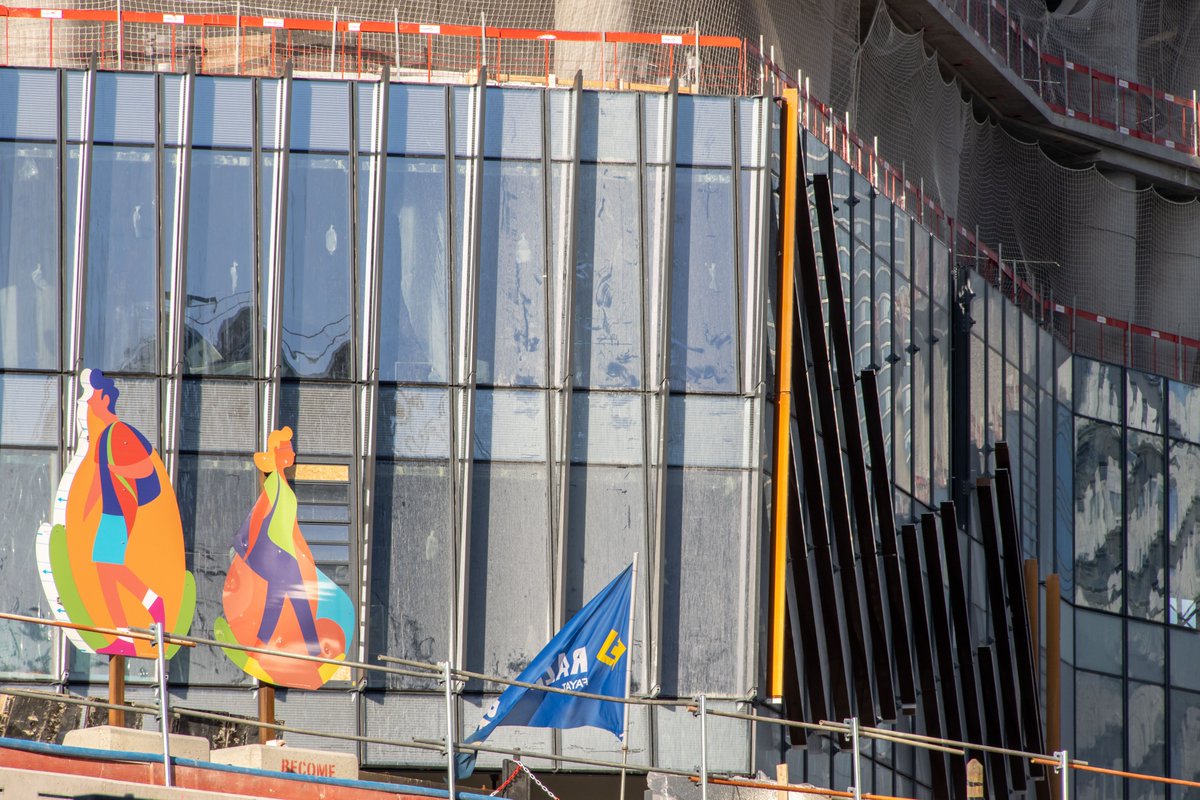 arthurweidmann1's tweet photo. Le chantier de la tour Hekla à #LaDéfense. L'installation des brise-soleil a commencé.
Archi : @ateliersjnouvel
@Hines @VINCIConstrucFR @HeklaTour 

https://t.co/KExLIah4g0 https://t.co/PMdeP8UEem