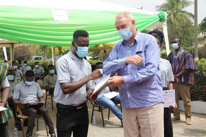 Solidaridad_wa's tweet photo. Sights from the graduation ceremony for 101 learners at #UCAES at Bunso in the Eastern region of #Ghana 🇬🇭 yesterday. The learners have undergone #CBT in #oilpalm under #ATVET, an initiative of the government of #Ghana
The #CBT is under #SWAPPII funded by @NLinGhana and #SECO https://t.co/1FzV4BkD9g