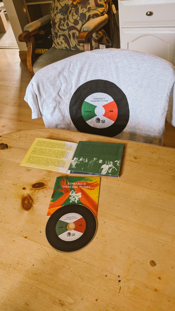 folkdeejay's tweet photo. Very pleased to have the written sleeve notes for another @E2Edward CD, alongside a song book with @KazGabay 

The excellent #DancingTunes could &amp; should be the soundtrack to your summer - grab a copy (&amp; maybe a matching T shirt/hoody combo) right here : https://t.co/b2LUDTUmE1 https://t.co/o2kyMEbv15