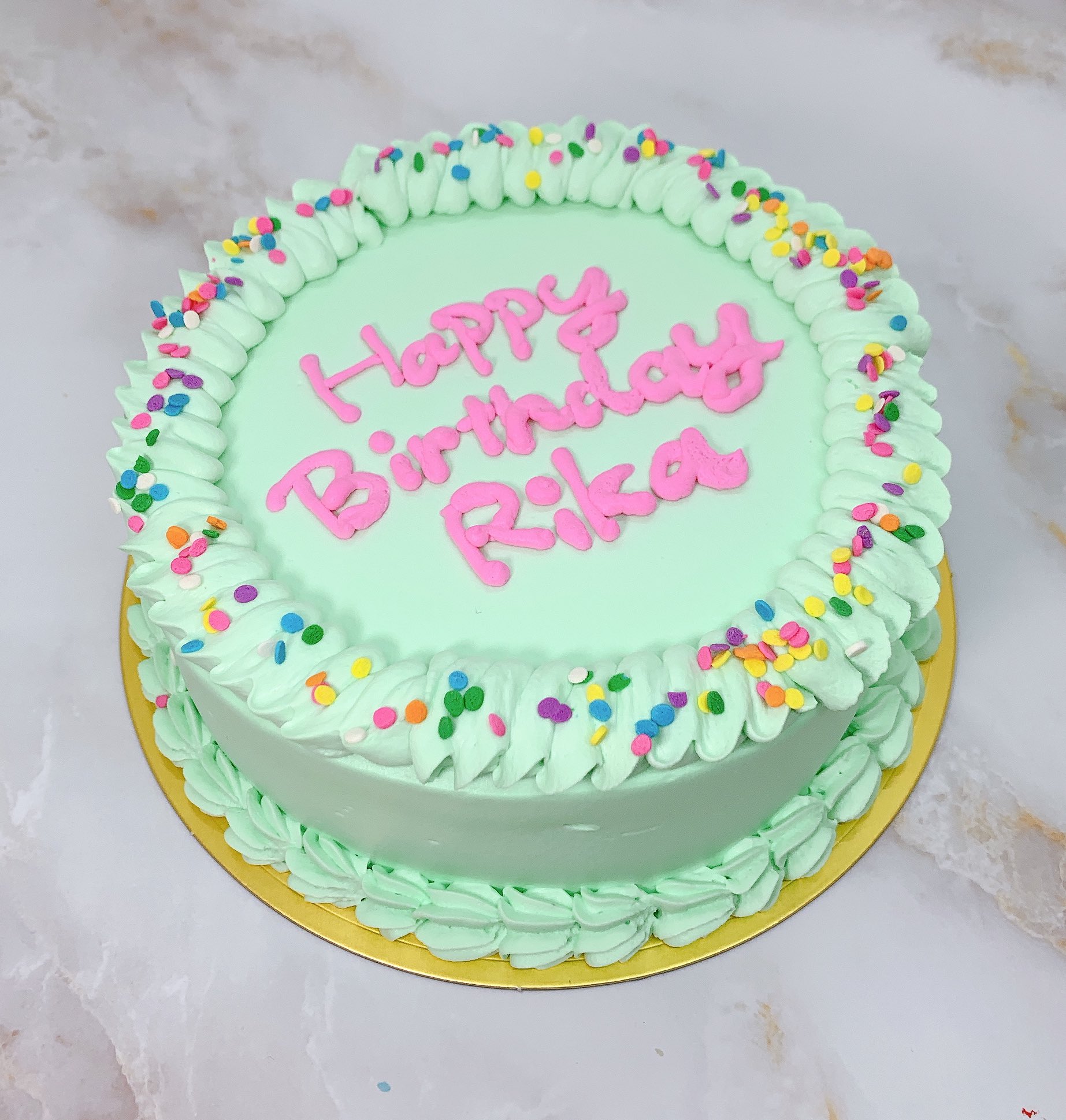 Rpcake 色合いが可愛いバースデーケーキ キャラクターのないデコレーションケーキのオーダーもお待ちしております オーダーケーキ オリジナルケーキ バースデーケーキ Rpcake Cake スイーツ 推しケーキ アイシングクッキー 本人不在の誕生日