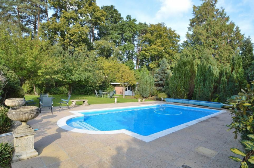 An example of one of our amazing pools renovated by our excellent team here at Neptune. A stunning pool that is great for a relaxing summers swim when the sun comes out ☀️