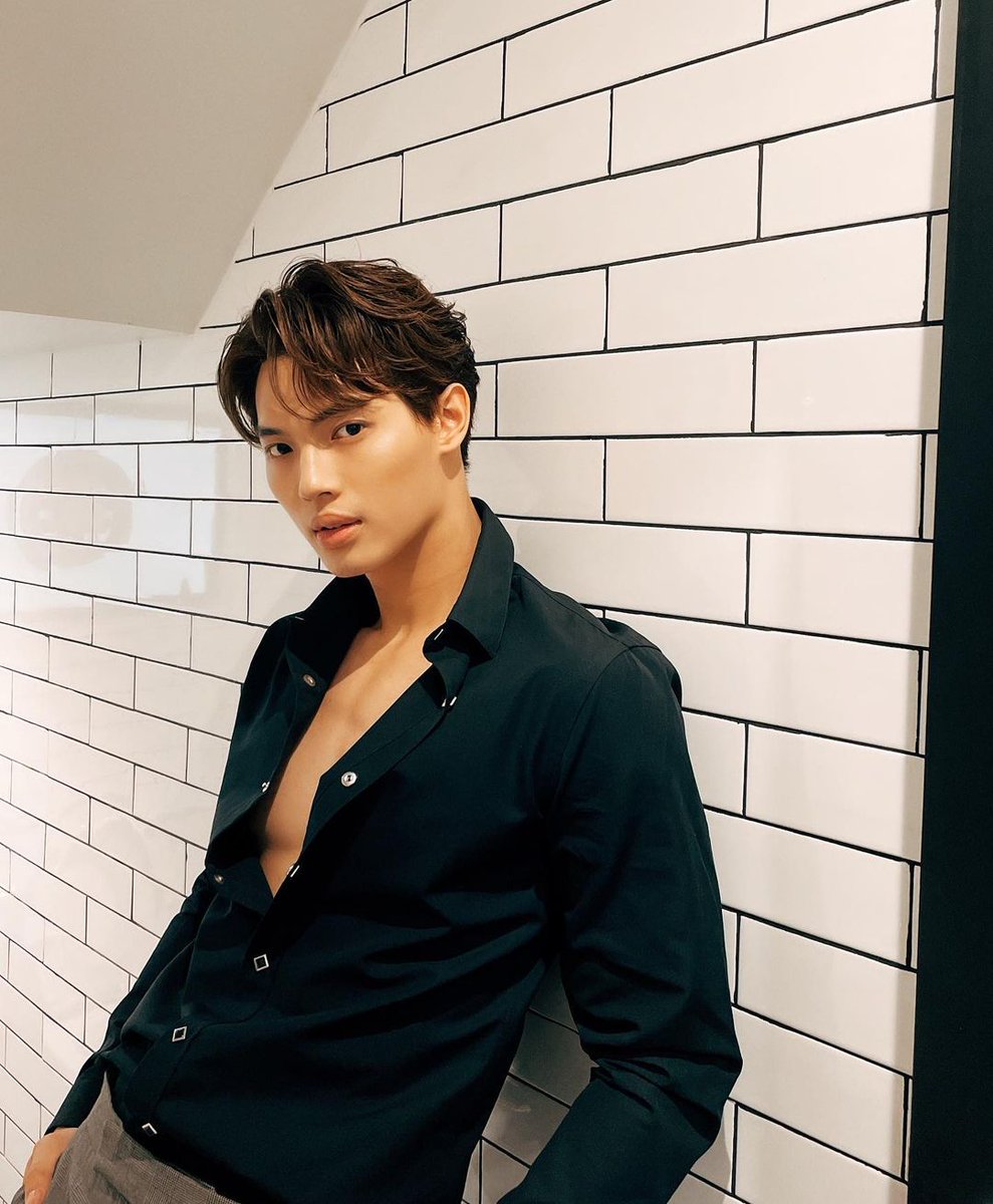 metawinxbright's tweet photo. SIR, WHAT ARE YOU TRYING TO DO TO US- 

#winmetawin https://t.co/Q1wBTBmOho