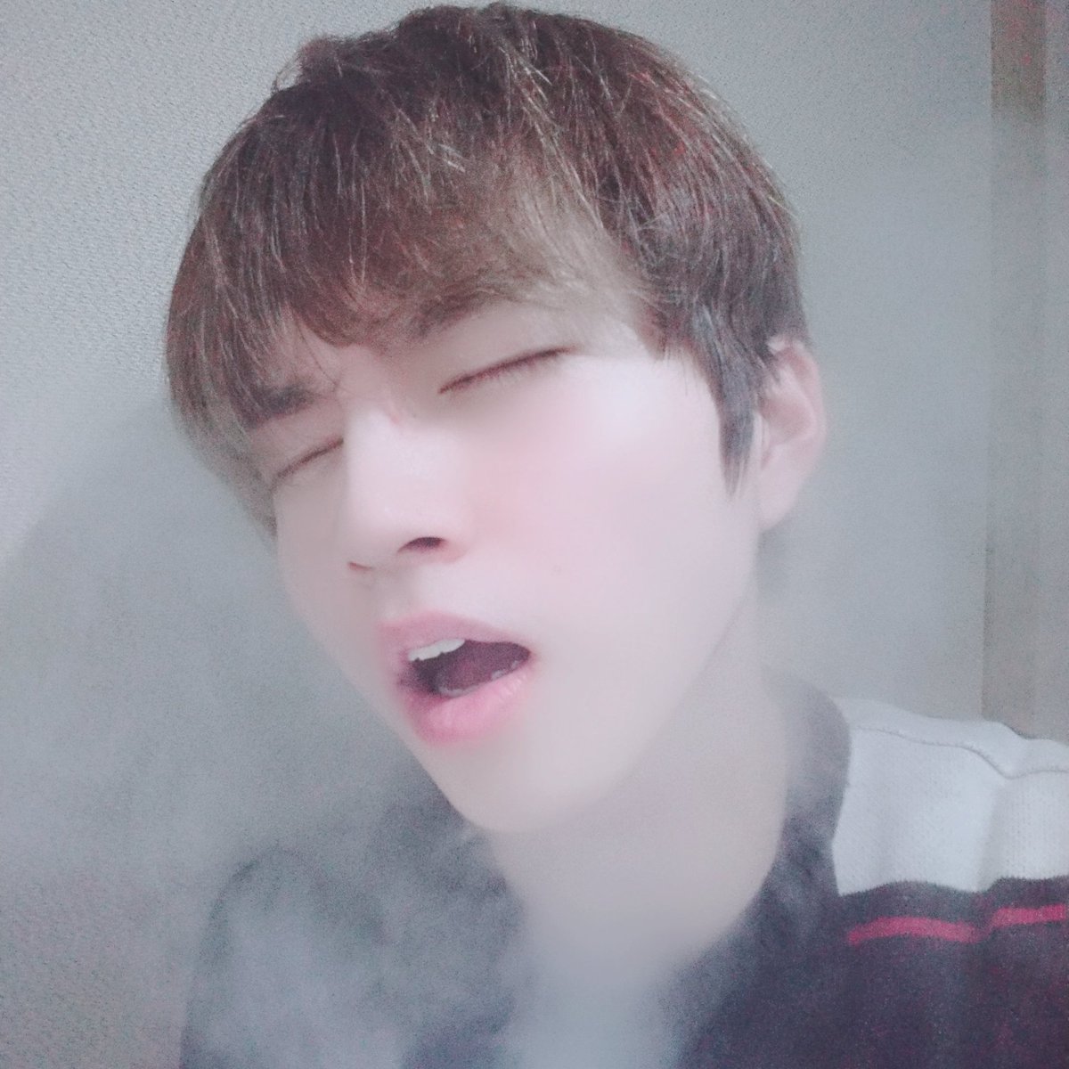 qkrdbsal94's tweet photo. #b6trans 

[YeY] 

Stage effect that Yey made🎤😎
(It was a pretty successful effect🌬️) 

#예이 #YEY
#BLACK6IX #블랙식스 #BLACKPEARL #블랙펄
#YEJUNPARKER https://t.co/UQyaMVm46p