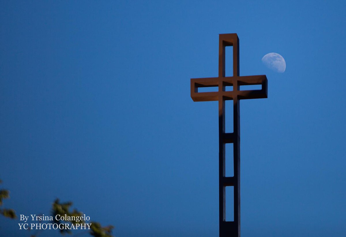 ycphotographysd's tweet photo. Like the moon it shall be established forever, a faithful witness in the skies.” Selah(Psalm 89:37)
Three things cannot be long hidden: the sun, the moon and the truth. Buddha #ycphotographysd #lajolla #mountsoledad #presidiopark #canon5dmarkiv @CanonUSAimaging https://t.co/ZfVSPCV3OO