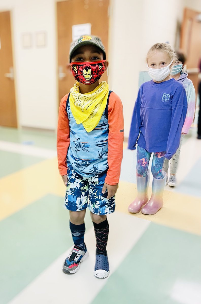 OceanBay_Elem's tweet photo. #WackyWednesday was all about the laughs of humor fiction #ReadAcrossAmerica #HCSLibraryMedia @HCSInfo  #OBEreads https://t.co/3ZV32C98pX