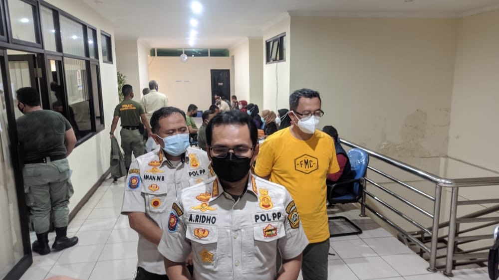 Satpolpp_bgrkab's tweet photo. Hari ini (Kamis, 04 Maret 2021) Satpolpp Kabupaten Bogor menjalani vaksinasi Covid-19 pertama yang dilakukan oleh dinas kesehatan kab. Bogor di mako satpolpp.
@satpolppjabar @adeyasinn @dinkeskabbogor @BogorDiskominfo @bpbd_kabbogor @Binsar97878245 https://t.co/bZEmy5cx4U