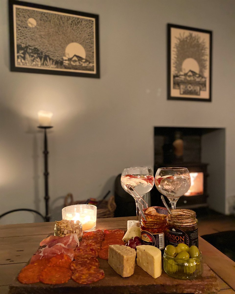 #Thursday is the new #Friday right?
Who’s tucking into a #cheeseboard this weekend?👀😋🧀🍷✨#cheese #cheeseandgin #weekendvibes