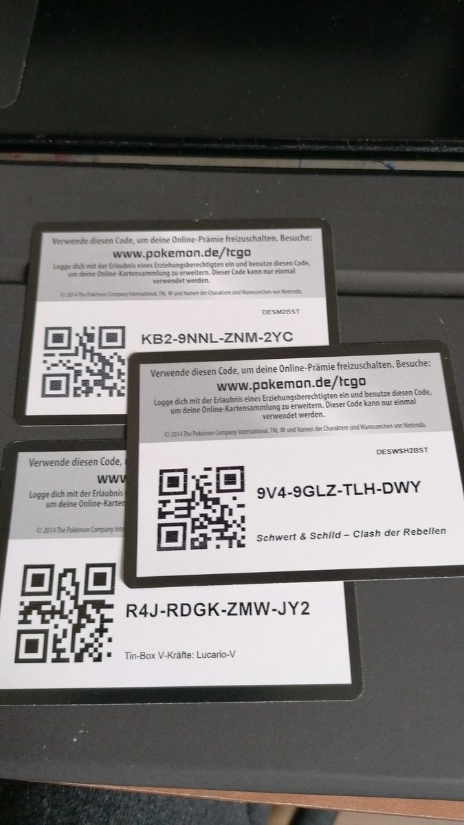 Psiana_pkmn's tweet image. Der/Die schnelste darf die Codes einlösen.
The fastest one can use this Codes.
#PokémonSammelkartenspielOnline #PokémonTradingCardGameOnline #Codes #Codekarten #Codecards #PokémonCodeKarten #PokémonCodeCards #Gewinnspiel #Giveaway