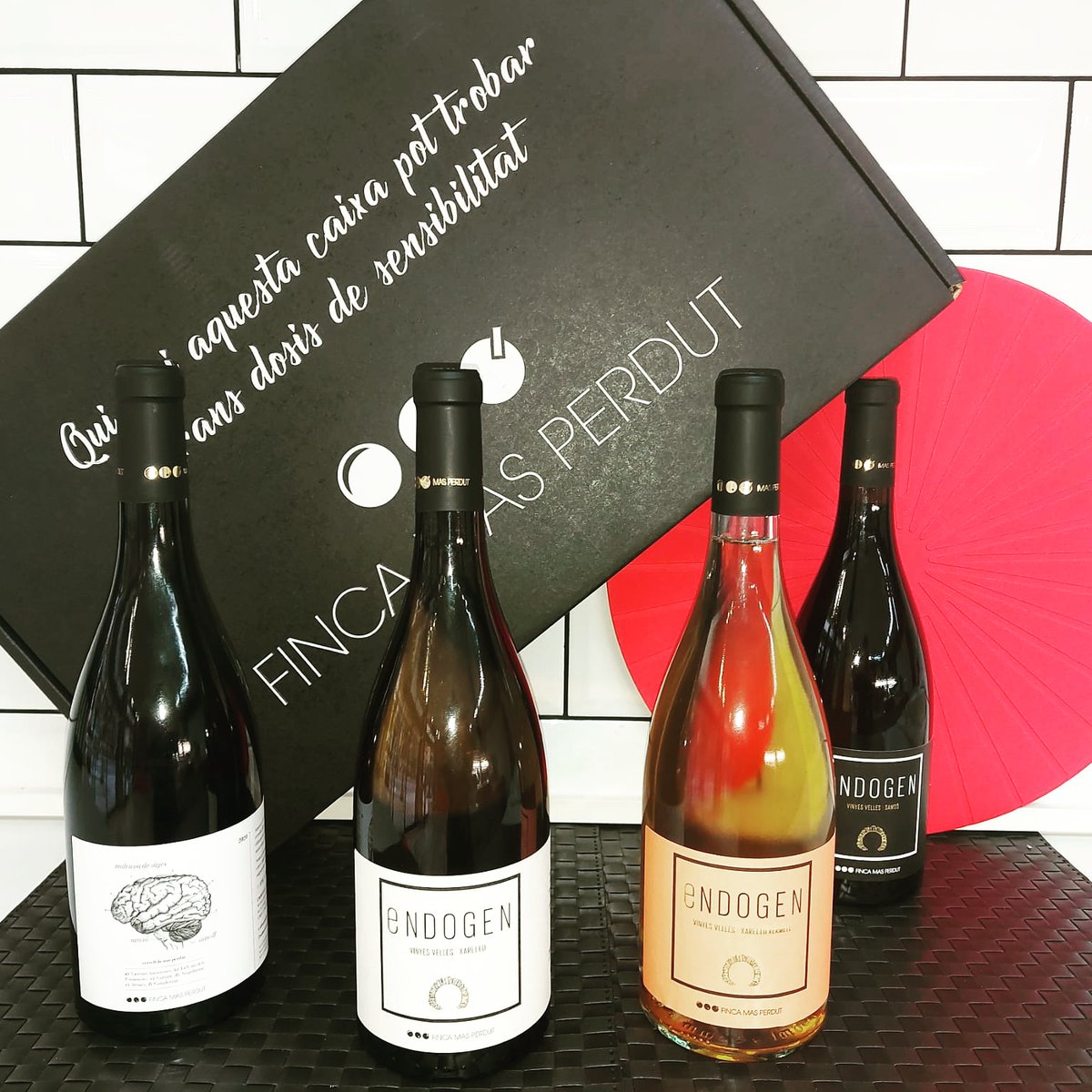 makelaio's tweet photo. Seguimos apostando por los productores locales en este caso @FincaMasPerdut @hortademasperdut.
Vinos elaborados poniendo el ❤ y con un sentido de la sostenibilidad acorde a nuestra filosofía.
Bienvenidos a nuestra tienda!🍇🍷🔥
#Makelaio 
#DisfrutaYSeFeliz 
#DeLaTerra
#Endogen https://t.co/XI6KjCYYHJ