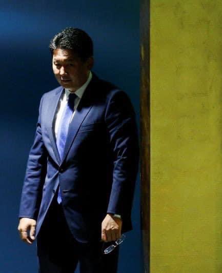 Олныг бухимдуулагч, уран панаалдагч, зугтан зайлагч, бултан муригч, өсөн нэмэх шуналт, идэн нуугдагч, үнэн жүжигч, худлын хаан, биеэ үнэлэгч, хулхи хурандаа Хүрэлсүх ээ!!!